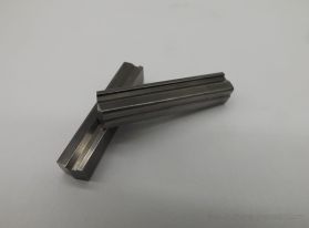 Tungsten carbide V-shaped chute